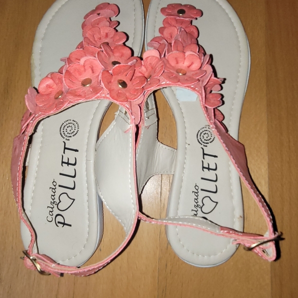 sandals - Picture 3 of 5